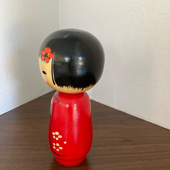 Kokeshi Doll in Red Komono - Picture 3 of 7